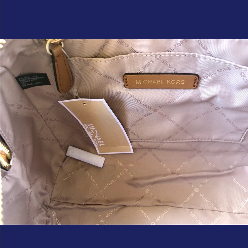 Gaby’sBags👜💕- NWT Michael Kors SM Satchel Brown - Picture 6 of 6